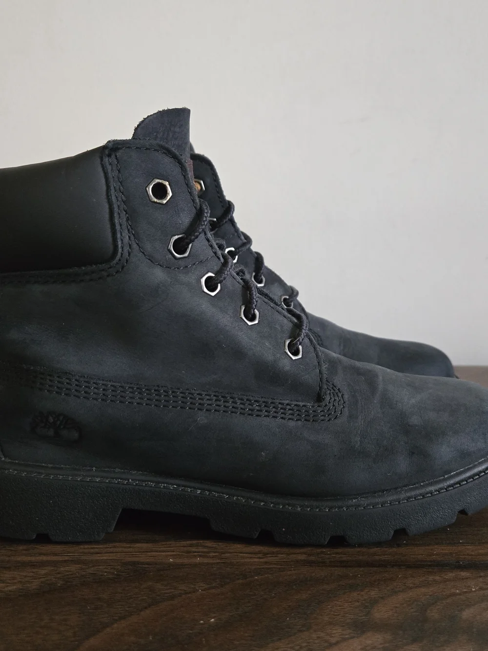 Timberland Junior 6-Inch Classic Waterproof Boot Big Boy Sz 4 Black Nubuck 10910